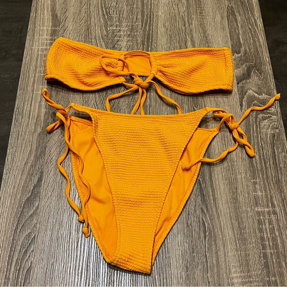 Kendall and Kylie bikini